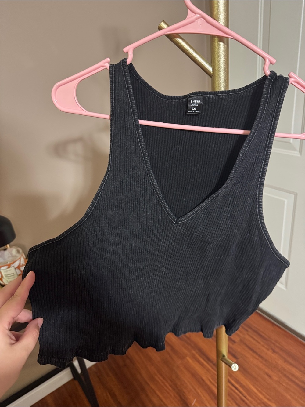 SHEIN Black Ribbed V-Neck Cropped Tank